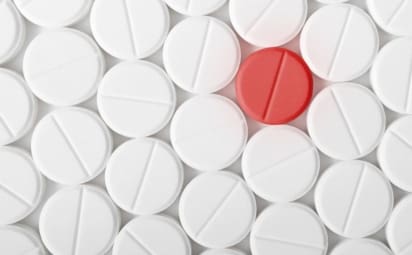 A picture of many pills laid out on a flat surface